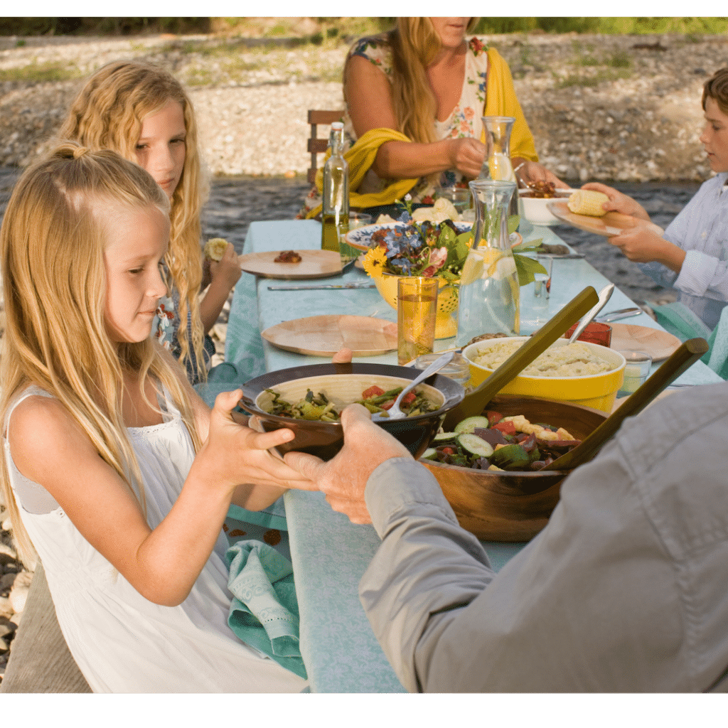 Why why family. Семья с девочкой за столом. Детство стол семья. Family Outdoor dinner. Family dinner outside.